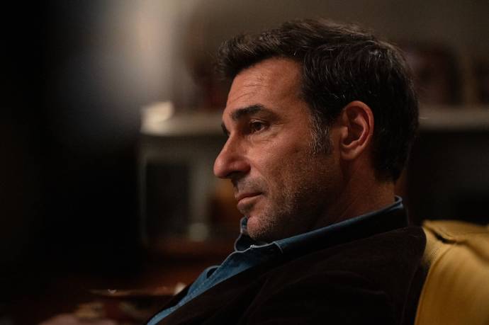 Edoardo Leo (Piero) in Follemente