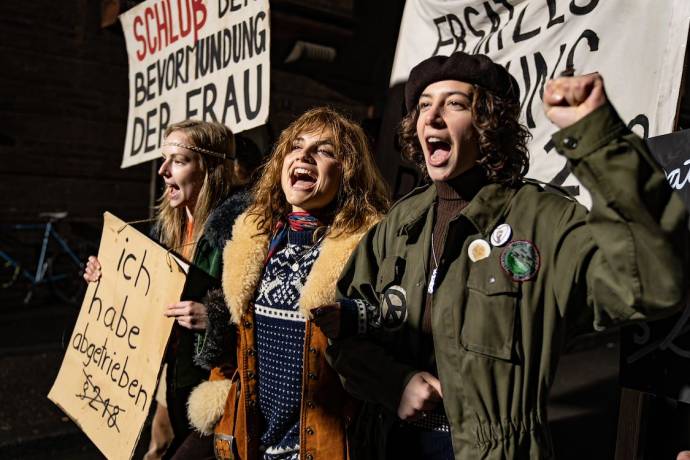 Mala Emde (Vera Brandes) en Shirin Lilly Eissa (Isa)