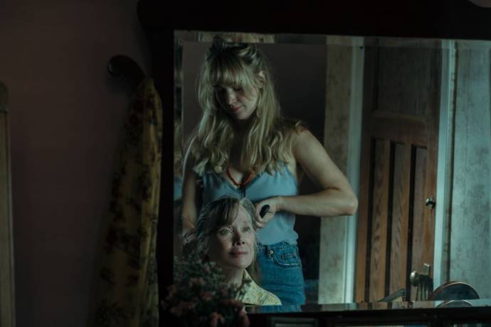 Sissy Spacek (Pam) en Jennifer Lawrence (Grace)