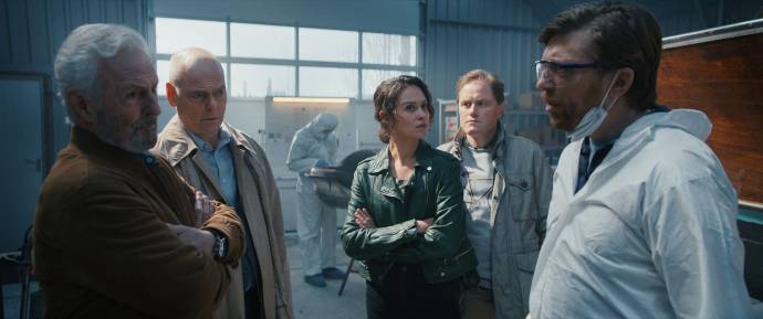 Huub Stapel (Eric Visser) en Holly Mae Brood (Tara Lee)