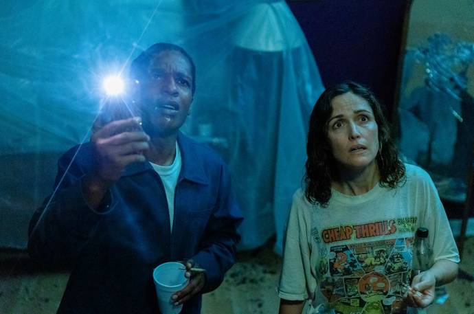 A$AP Rocky (James) en Rose Byrne (Linda)