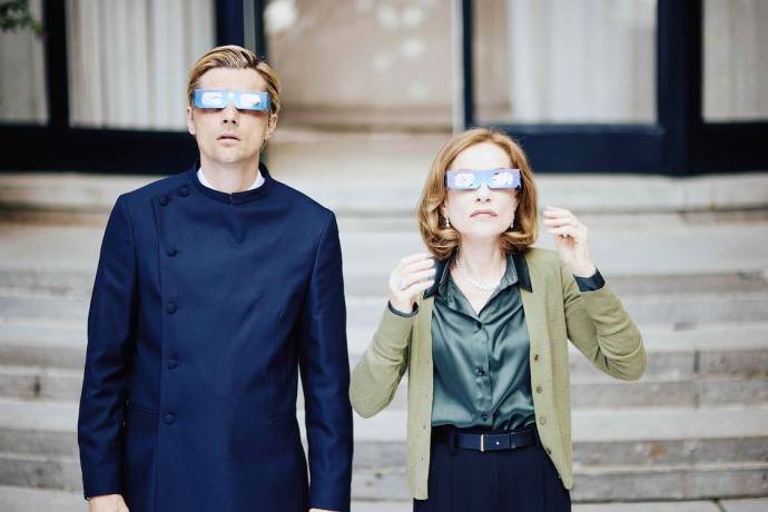 Raphaël Personnaz en Isabelle Huppert (Marianne Farrère)