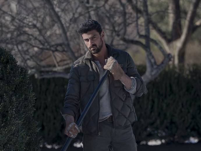 Michele Morrone (Enzo)