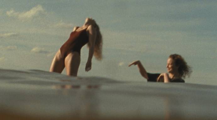 Imogen Poots (Lidia Yuknavitch) en Thora Birch (Claudia)