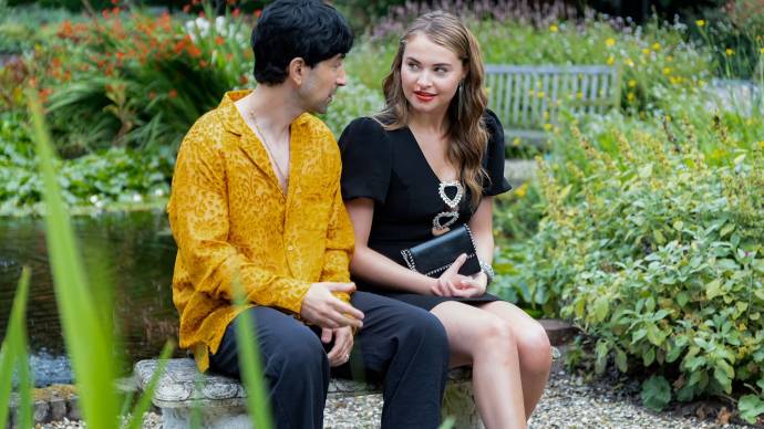 Sinan Eroglu (Kadir) en Vajèn van den Bosch (Kiki)