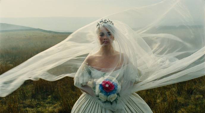 Margot Robbie (Catherine Earnshaw) in Wuthering Heights