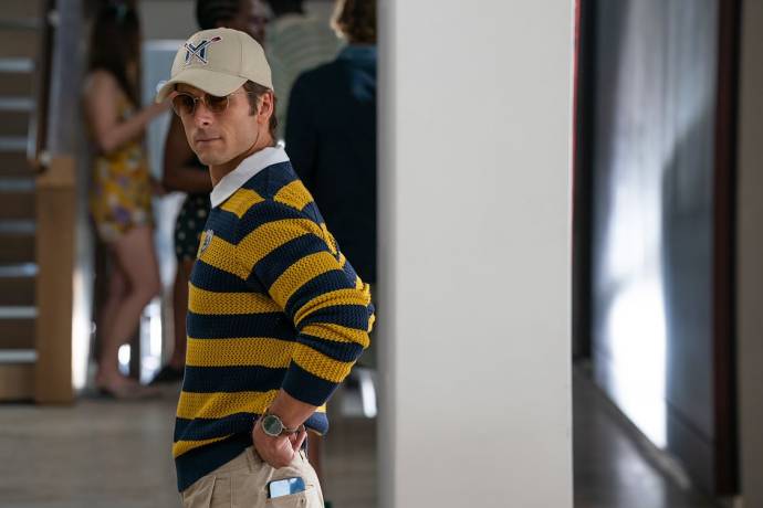 Glen Powell (Becket Redfellow) in How to Make a Killing