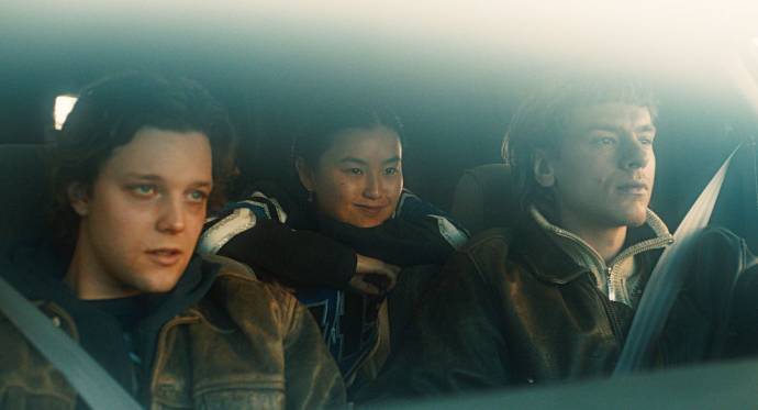 Daan Buringa (Fransje Hermans), QiQi van Boheemen (PJ Eilander) en Tobias Kersloot (Joe Speedboot) in Joe Speedboot