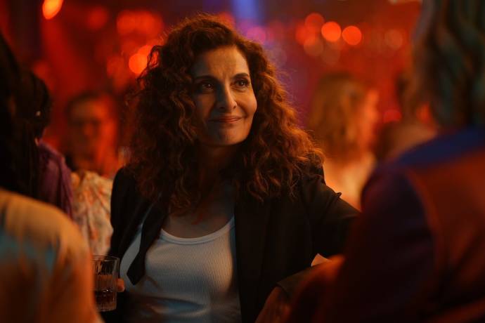 Proschat Madani (Fa Safir) in What a Feeling