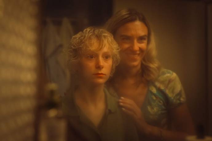 Femke Vanhove (Malou) en Natali Broods (Annick)