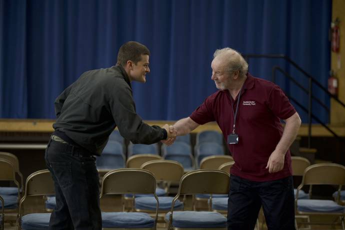 Robert Aramayo (John Davidson) en Peter Mullan (Tommy Trotter) in I Swear