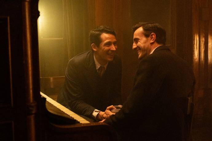 Chris Cooper (Older Lionel) en Paul Mescal (Lionel)