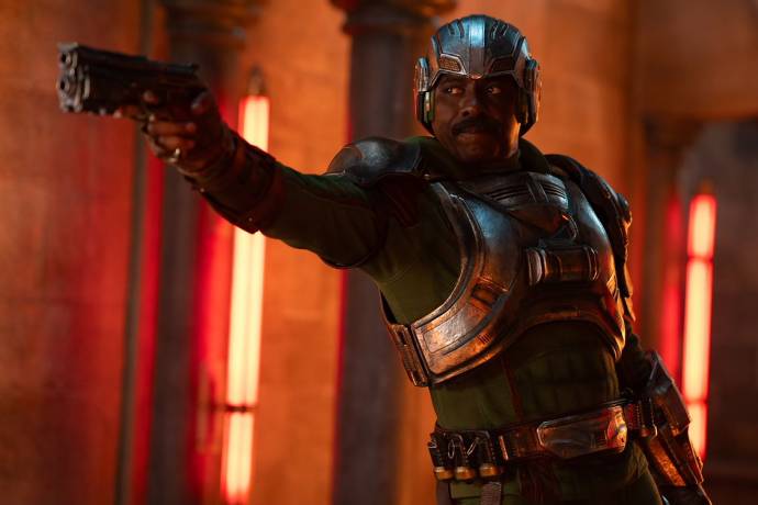 Idris Elba (Duncan / Man-At-Arms)