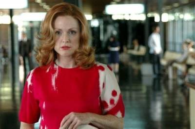 Julianne Moore (Barbara Baekeland) in Savage Grace