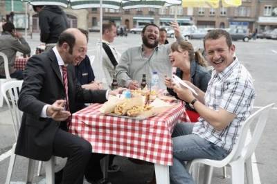 Dany Boon (Antoine Bailleul), Zoé Félix (Julie Abrams) en Kad Merad (Philippe Abrams)