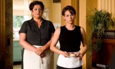 Annet Malherbe (Bella) en Eva van de Wijdeven (Gonnie)
