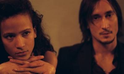 Grégoire Colin (Noé) en Mati Diop (Joséphine) in 35 rhums