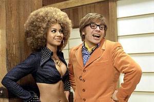 Beyoncé Knowles en Mike Myers (Austin Powers/Dr. Evil/Goldmember/Fat Bastard) in Austin Powers in Goldmember