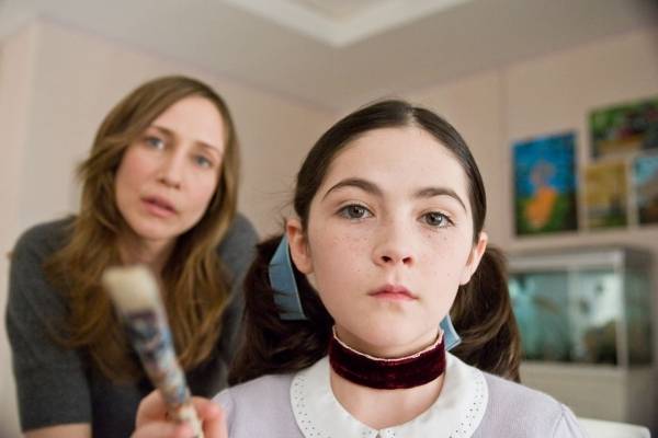 Vera Farmiga (Kate Coleman) en Isabelle Fuhrman (Esther)