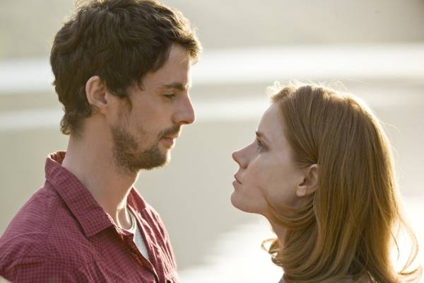 Amy Adams (Anna) en Matthew Goode (Declan)