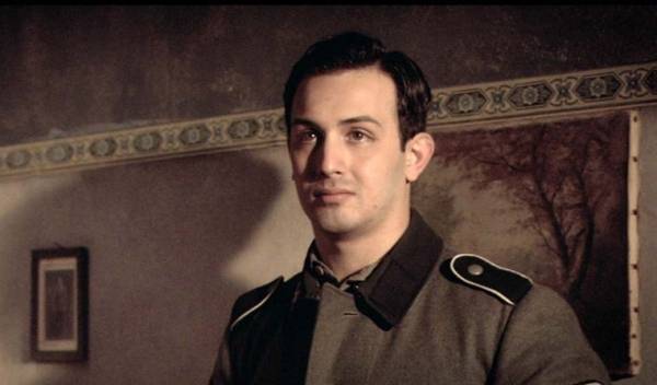 Grégory Barboza (Hans) in Les amours secrètes