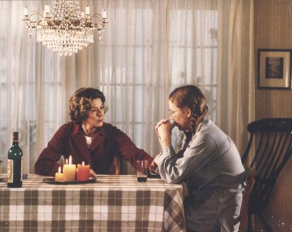 Ingrid Bergman (Charlotte Andergast) en Liv Ullmann (Eva)