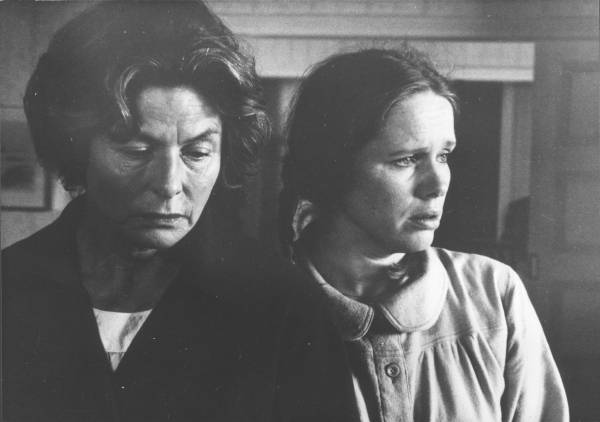 Ingrid Bergman (Charlotte Andergast) en Liv Ullmann (Eva)