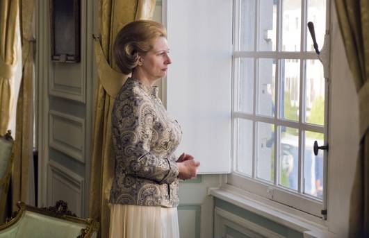 Carine Crutzen (Koningin Beatrix) in Majesteit