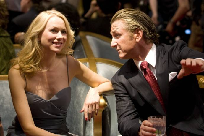 Sean Penn (Joseph Wilson) en Naomi Watts (Valerie Plame) in Fair Game