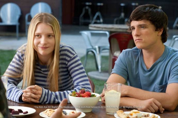 Josh Hutcherson (Laser) en Mia Wasikowska (Joni)