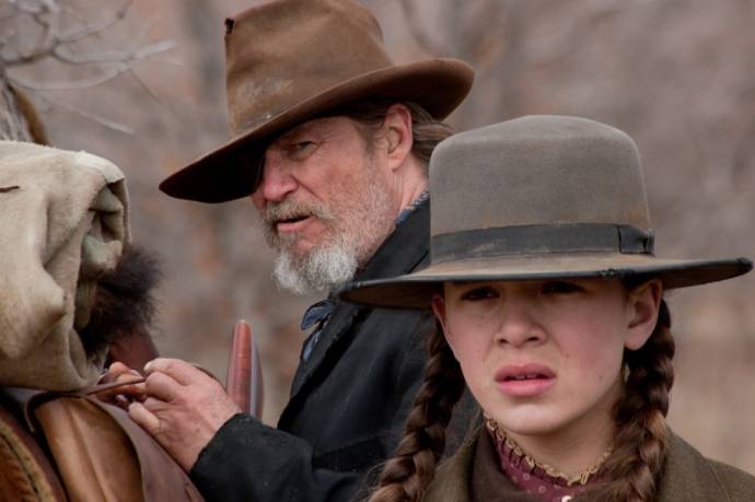 Jeff Bridges (Marshal Reuben J. Cogburn) en Hailee Steinfeld (Mattie Ross)