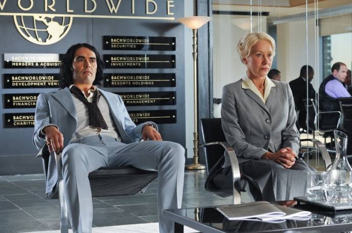 Russell Brand (Arthur Bach) en Helen Mirren (Hobson)