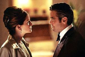 George Clooney (Danny Ocean) en Julia Roberts (Tess Ocean) in Ocean's Eleven