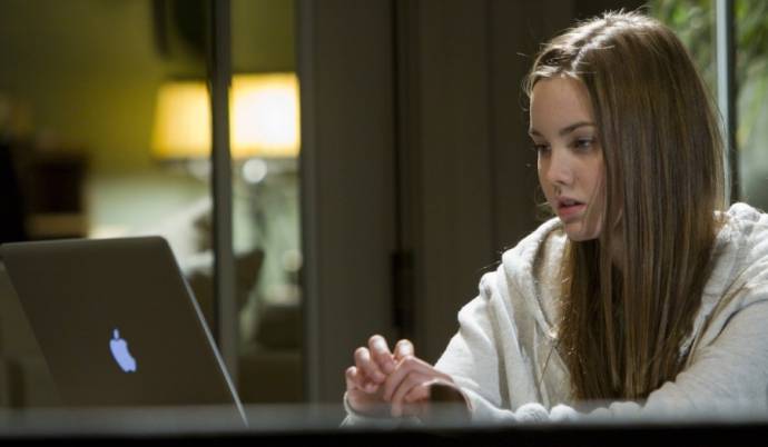 Liana Liberato (Annie Cameron) in Trust