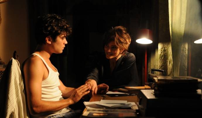 Riccardo Scamarcio (Nicola) en Laura Morante (Maddalena) in Il grande sogno