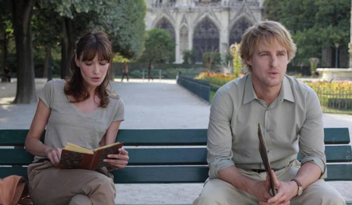 Carla Bruni (Museum Guide) en Owen Wilson (Gil)