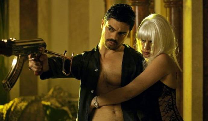 Dominic Cooper (Latif Yahia / Uday Hussein) en Ludivine Sagnier (Sarrab) in The Devil's Double