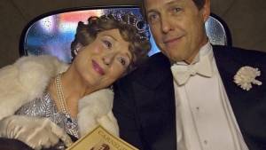 Florence Foster Jenkins: Meryl Streep (Florence Foster Jenkins) en Hugh Grant (St Clair Bayfield) Florence Foster Jenkins: Meryl Streep (Florence Foster Jenkins) en Hugh Grant (St Clair Bayfield)