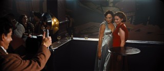 Gal Gadot en Emma Mackey in Death on the Nile Gal Gadot en Emma Mackey in Death on the Nile