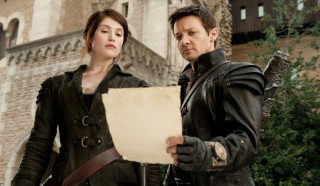 Gemma Arterton en Jeremy Renner in Hansel and Gretel: Witch Hunters