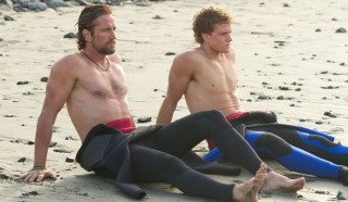 Gerard Butler en Jonny Weston in Chasing Mavericks