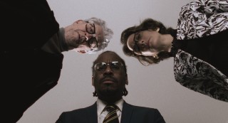 Hajo Bruins, Rogier Komproe en Linde van den Heuvel in Bad Slippers Hajo Bruins, Rogier Komproe en Linde van den Heuvel in Bad Slippers