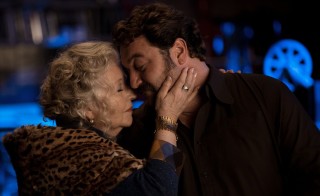 Hanna Schygulla en Denis Ménochet in Peter von Kant