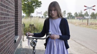 Hannah Hoekstra in De Helleveeg