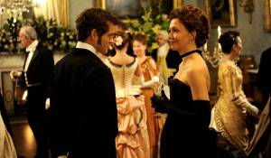 Hysteria: Hugh Dancy (Mortimer Granville) en Maggie Gyllenhaal (Charlotte Dalrymple) Hysteria: Hugh Dancy (Mortimer Granville) en Maggie Gyllenhaal (Charlotte Dalrymple)