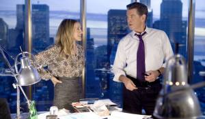 I Don't Know How She Does It: Sarah Jessica Parker (Kate Reddy) en Pierce Brosnan (Jack Abelhammer) I Don't Know How She Does It: Sarah Jessica Parker (Kate Reddy) en Pierce Brosnan (Jack Abelhammer)