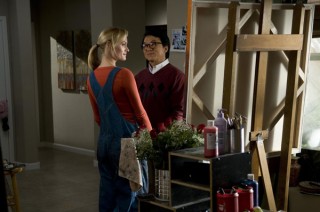 Jackie Chan en Amber Valletta in The Spy Next Door