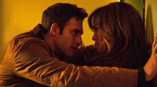 Ryan Guzman en Jennifer Lopez in The Boy Next Door