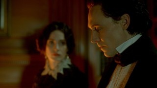 Jessica Chastain en Tom Hiddleston in Crimson Peak