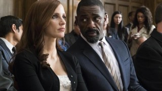 Jessica Chastain en Idris Elba in Molly's Game